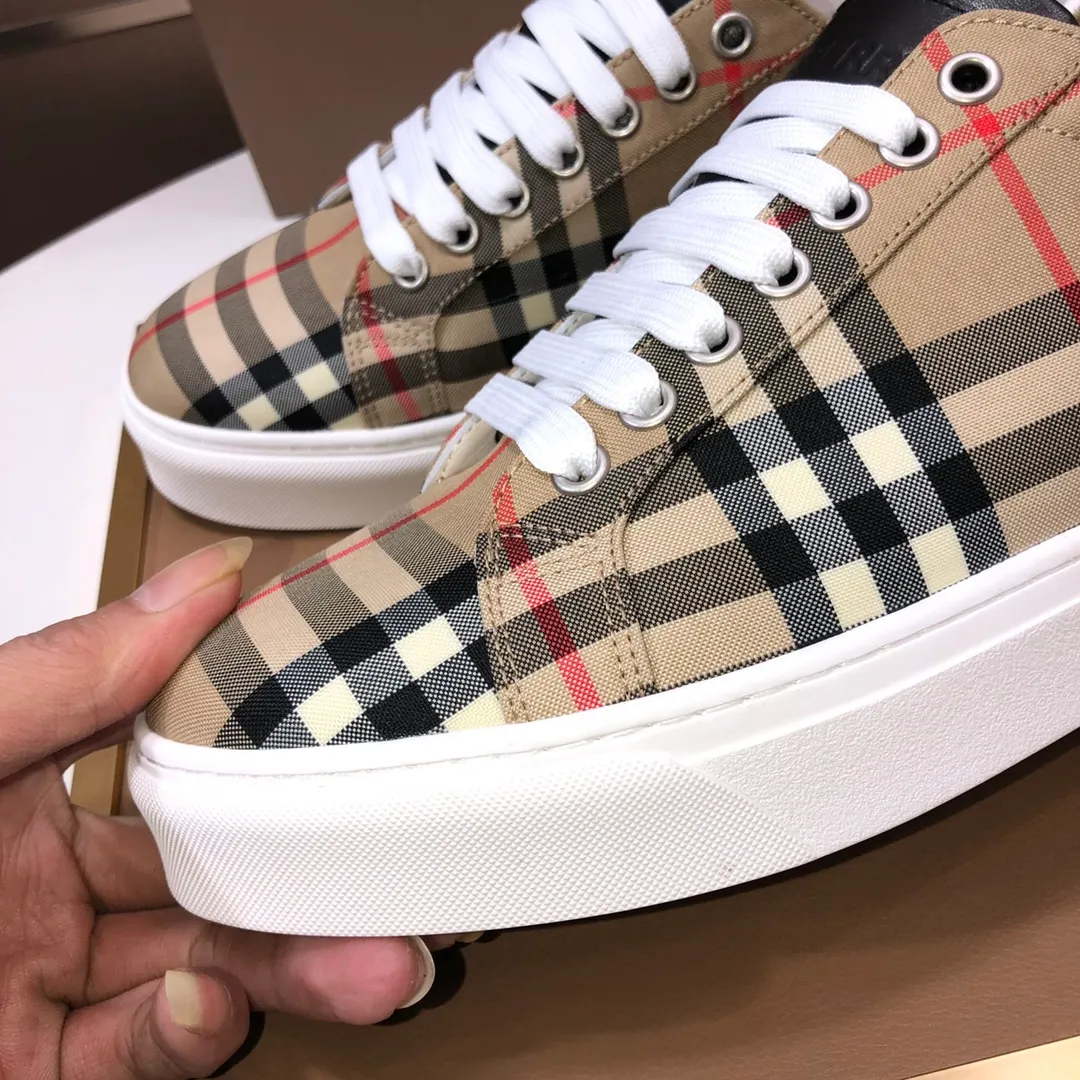 Men's shoes 💰480💰 [Burberry] (cowhide lining) classic low-top sneakers｜Imported cowhide with classic plaid fabric｜Cowhide lining｜Original outsole｜Fine workmanship and comfortable to wear Size: 38-44 (customized at 45)